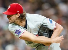 Trio de RHs solo ajuda Phillies a derrotar Padres novamente