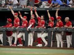Rangers ressurgentes derrotam Royals em dificuldades