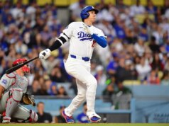 Quatro arremessos solo, o arremesso de Justin Wrobleski eleva os Dodgers à frente de Phils