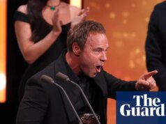 Adolescência ganha quatro prêmios em noite dominante no Bafta TV Awards