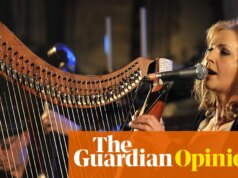 Moya Brennan do Clannad tinha uma voz deslumbrante e distinta que animou o ânimo até o fim