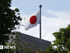 Conselho japonês vota para destituir prefeito inconsciente