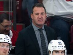 Déjà la fin para Adam Foote na barra de Canucks