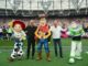 As estrelas do Toy Story 5 trazem a bola do Soccer Assist na vitória da Inglaterra por 3-2