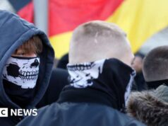 Polícia alemã ataca grupos juvenis criminosos neonazistas