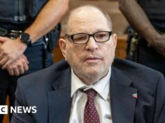 Juiz declara outro julgamento anulado no caso de estupro de Harvey Weinstein em Nova York