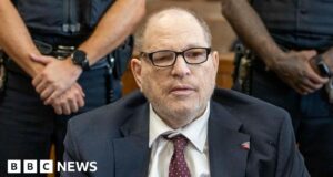 Juiz declara outro julgamento anulado no caso de estupro de Harvey Weinstein em Nova York