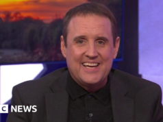 Present de Peter Kay é evacuado devido a ‘bolsa suspeita’