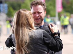 Olly Murs em lágrimas ao completar a façanha de resistência