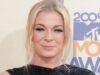 LeAnn Rimes ‘de coração partido’ ao adiar exhibits em meio a ‘doença grave’
