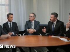 Colbert discute o fim de seu programa com colegas noturnos
