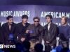 BTS ganha grande quando Black Eyed Peas se reúne no American Music Awards
