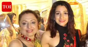 Anita revela que a filha Pooja ficou abalada com exigências de “compromisso”