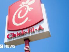 Ex-funcionário da Chick-fil-A acusado de esquema de macarrão com queijo de US$ 80.000