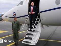Jato da RAF transportando secretário de defesa tem sinal bloqueado perto da fronteira russa