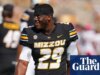 O astro do futebol do Missouri, Ahmad Hardy, está em condição estável após ser baleado em um present