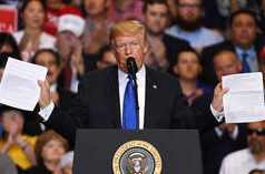 Trump presenteia presidente polonês com mais 5 mil soldados dos EUA