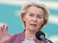 Von der Leyen sob ataque por ‘duplos pesos e duas medidas’ (FOTOS/VÍDEO)