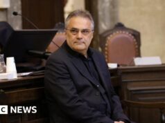 Ex-oficial de inteligência austríaco considerado culpado de acusações de espionagem na Rússia