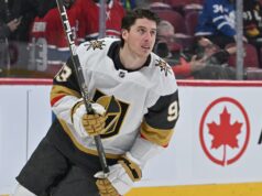 Além disso, a pessoa não é de Mitch Marner
