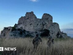 Israel toma castelo no Líbano enquanto expande ofensiva terrestre