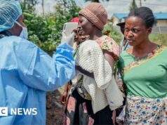 República Democrática do Congo, atingida pelo Ébola, enfrenta “colisão catastrófica” de doenças e conflitos, alerta OMS