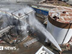 Mais de 40.000 californianos evacuados devido a vazamento de tanque de produtos químicos