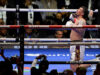 Oleksandr Usyk vence o kickboxer Rico Verhoeven no last do Egito