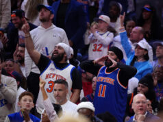 Celebridades e fãs não famosos dos Knicks aproveitam a vitória no jogo 3 na Filadélfia