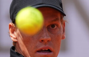 Jannik Sinner quebra recorde do Masters e chega às semifinais do Aberto da Itália