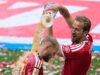 Bayern de Munique finalmente recebe troféu da Bundesliga e comemora