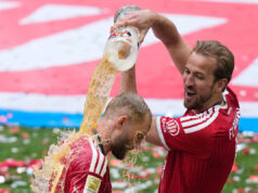 Bayern de Munique finalmente recebe troféu da Bundesliga e comemora