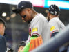 Ronald Acuna Jr., do Braves, sai do jogo contra Marlins por precaução devido a dores no polegar