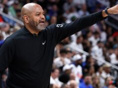 Pistons renovam o técnico JB Bickerstaff