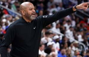 Pistons renovam o técnico JB Bickerstaff