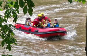 28 escoteiros resgatados de enchentes durante uma viagem fluvial na Virgínia Ocidental
