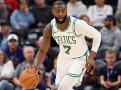 Jaylen Brown, do Celtics, multado em US$ 50 mil por críticas públicas à arbitragem