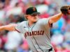 O ás dos Giants, Logan Webb, entra em IL de 15 dias com bursite no joelho direito