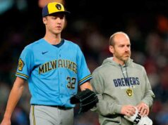 Misiorowski dos Brewers sai do Nationals com aparente lesão