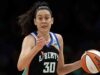 Breanna Stewart capacita o Liberty com falta de mão de obra para uma derrota na abertura da temporada do Solar