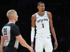 Wembanyama, do Spurs, expulso no jogo 4 por dar uma cotovelada em Reid, do Timberwolves