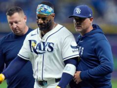 Yandy Diaz sai da vitória do Rays sobre o Orioles após ser atingido por arremesso
