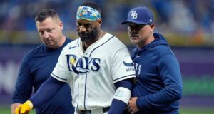 Yandy Diaz sai da vitória do Rays sobre o Orioles após ser atingido por arremesso