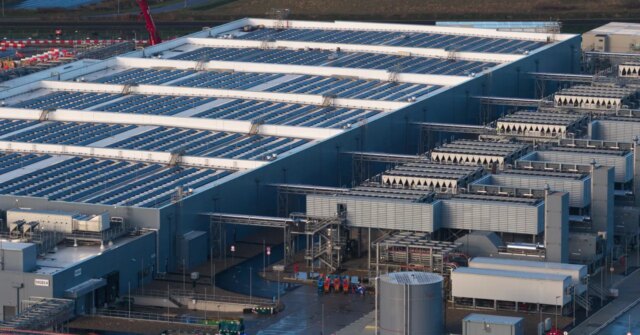 Data-Centers-Seek-Tax-Breaks-Science-2249559336.jpg