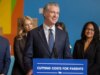 O ‘Golden State Begin’ de Newsom promete 400 fraldas grátis por bebê enquanto a Califórnia enfrenta problemas orçamentários