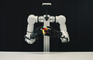 A startup de robótica apoiada por Khosla, Genesis AI, está cheia, mostra a demonstração
