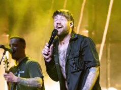 Vocalista do rock se apresenta como um ‘homem orgulhosamente homosexual’ após se separar da esposa