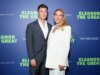 Scarlett Johansson dá uma resposta icônica de uma palavra à compra da balsa do marido Colin Jost