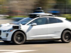 Waymo está tentando reprimir crianças sozinhas em carros sem motorista