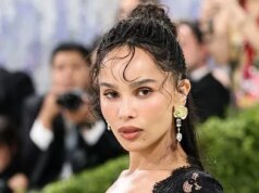 Zoë Kravitz dá uma grande dica sobre Harry Kinds com uma placa completamente nada sutil no Met Gala
